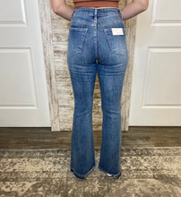 Load image into Gallery viewer, HIGH-RISE SHADOW HEM FLARE JEANS